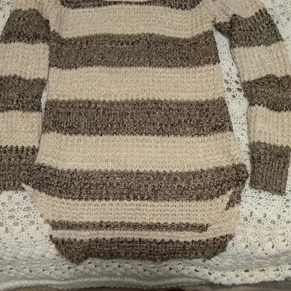 60. Rue 21 Sweater Large - Picture 3 of 4